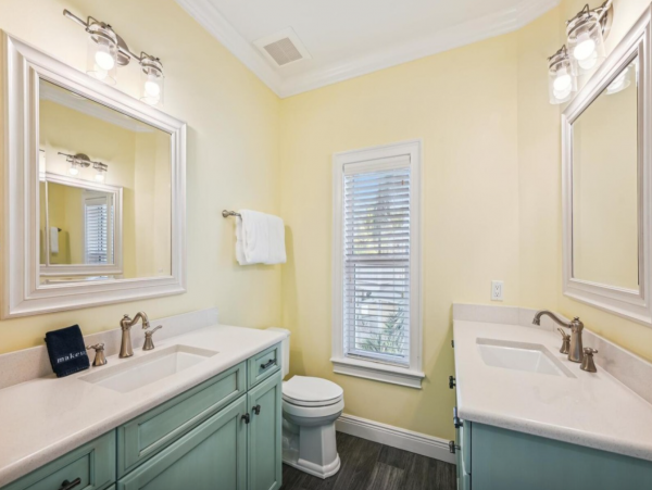 Holmes Beach Stunning 3 Bedroom Vacation Pool Home